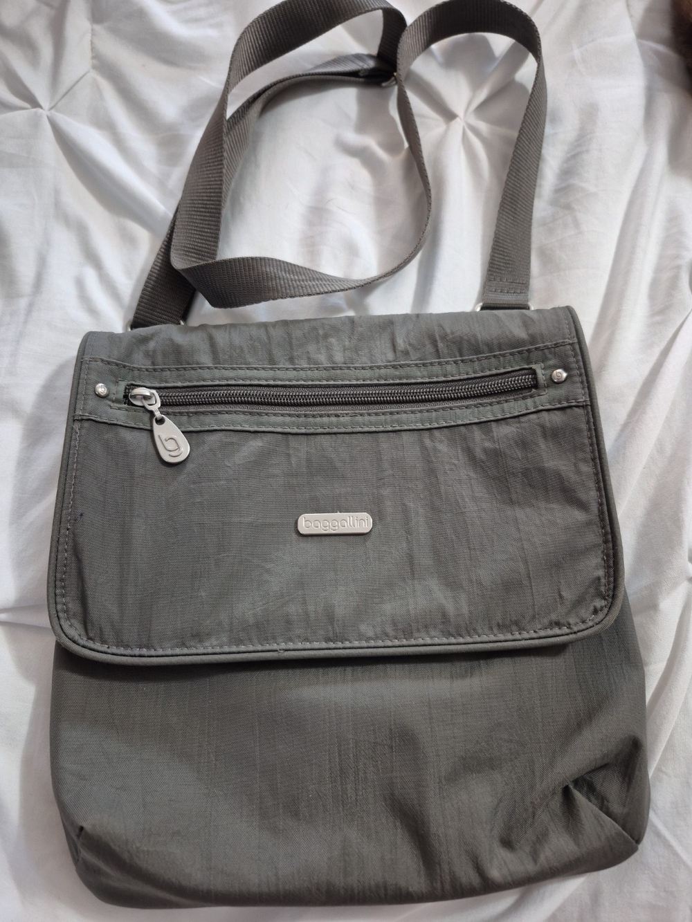 Baggallini Olive/Grey Crossbody Bag - Picture 2 of 6